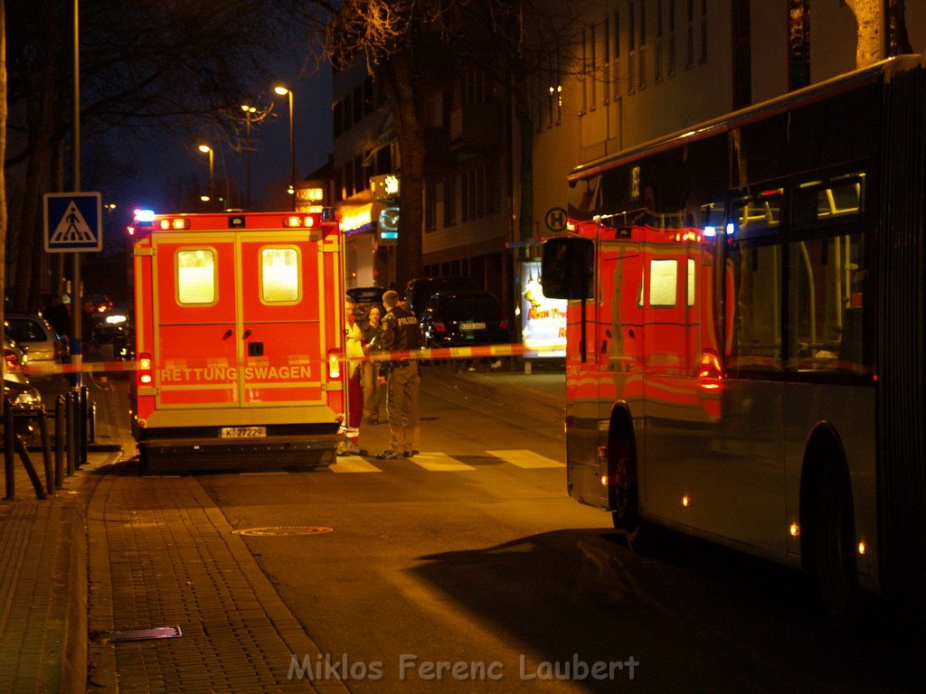 Mann fiel aus Fenster Koeln Hoehenberg OranienstrP05.JPG